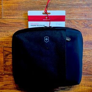 Victorinox hanging toiletry travel bag, BRAND NEW, NWT